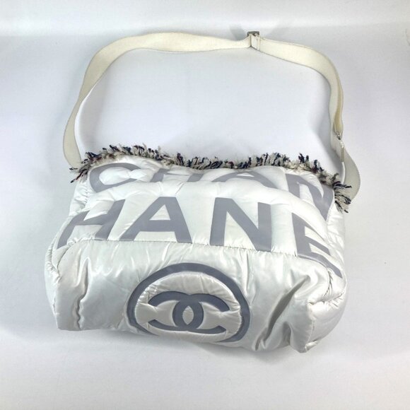CHANEL White Shoulder Bag - Picture 8 of 16